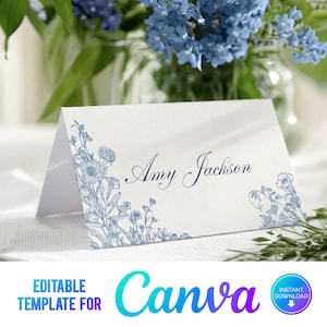 Tarjeta de lugar de boda con follaje azul de Canva, tarjeta de nombre floral, flores de bosque, boda elegante, plantilla, azul polvoriento, tarjeta de lugar plegada, CB
