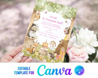 Puede incluir: Plantilla de invitación de cumpleaños para un primer cumpleaños con temática de bosque, editable en Canva. La invitación presenta un esquema de color rosa y blanco con ilustraciones de animales del bosque, incluyendo un oso, un búho, un zorro y un ciervo. El texto de la invitación dice "¡Elsie cumple un año!" e incluye detalles sobre la fiesta, como la fecha, la hora y el lugar.