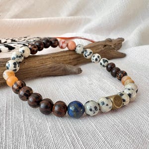 Pulsera apilable de madera y piedras preciosas - Estilo bohemio informal - Jaspe dálmata, lapislázuli, aventurina - Pulsera para hombre o mujer