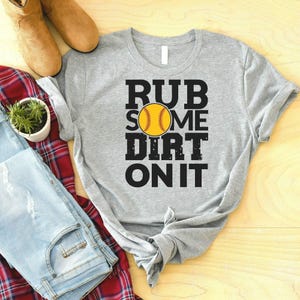 Camiseta de sóftbol "Rub Some Dirt On It": Regalo para jugadora de sóftbol
