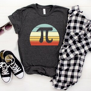 Happy Pi Day Shirt: Retro Sunset Math Teacher Tee bild 3