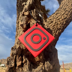 NFC Keychain 3MF 3D Print File – Digital Download for Smart Tag Holder – Tap-to-Connect Keyring Design for NFC Sharing