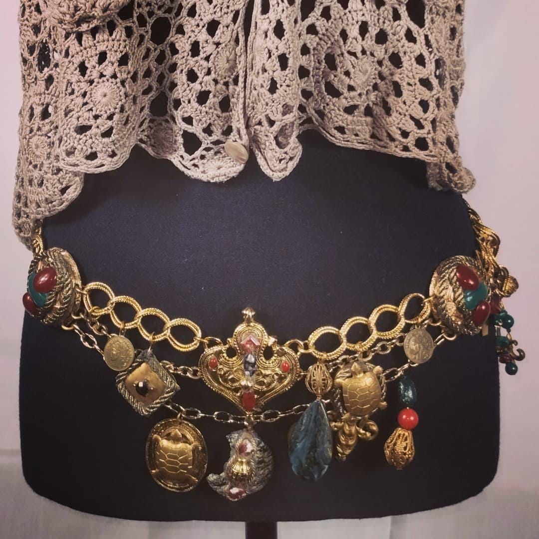 Vintage Maya Evangelista Goldtone Chain Belt Georgian  display picture 1