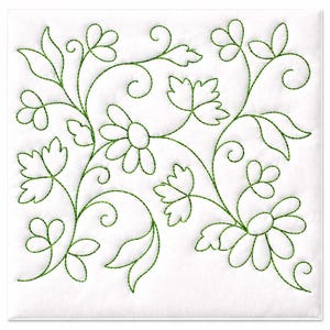 Könnte beinhalten: Ein weißes Quadrat mit einem grün gestickten Blumenmuster. Das Design umfasst stilisierte Blumen, Blätter und Ranken. Die Stickerei ist detailliert und erzeugt ein strukturiertes Aussehen.