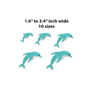 Peut inclure: Ensemble de 10 motifs de broderie représentant des dauphins bleus de différentes tailles, allant de 4,1 cm à 8,6 cm de large.