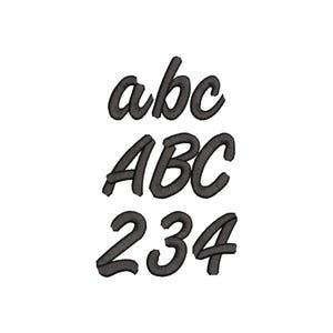 Może przedstawiać: Czarne haftowane litery i cyfry na białym tle. Obraz przedstawia małe litery "abc", wielkie litery "ABC" i cyfry "234" w kursywie.