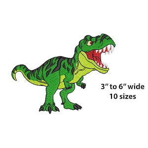 Puede incluir: Un dinosaurio verde de dibujos animados con la boca roja abierta y dientes blancos. El dinosaurio está de pie sobre sus cuatro patas y tiene una cola larga. La imagen incluye el texto "3" to 6" wide 10 sizes".