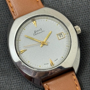 piaget Automatic Date Dial color white man's watch  movement