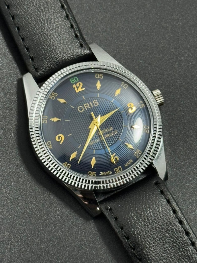 Raro reloj de pulsera suizo vintage Oris con esfera azul, movimiento FHF de cuerda manual, ST-96 para hombre. imagen 7