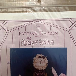K&ouml;nnte beinhalten: The Pattern Garden pr&auml;sentiert das N&auml;hmuster The Funny Farm mit einem Schaf, einem Pferd und einem Hasen. Das Muster enth&auml;lt Anleitungen zum N&auml;hen dieser niedlichen Stofftiere.