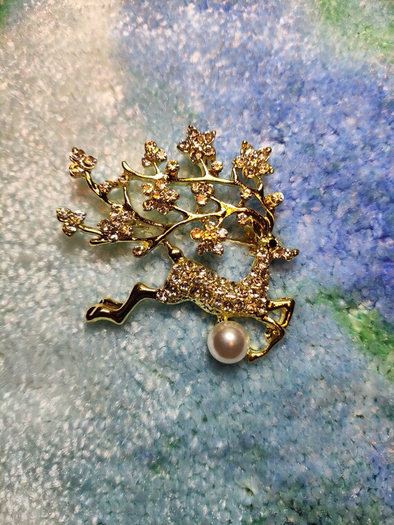 Personalized Name Brooch – Custom Christmas Deer Snowflake Pin For Women, Unique Gift Idea