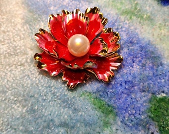 Brosche mit roter Blume – detailliert – Glitzer – wunderschön – rot – Perle – Halskette