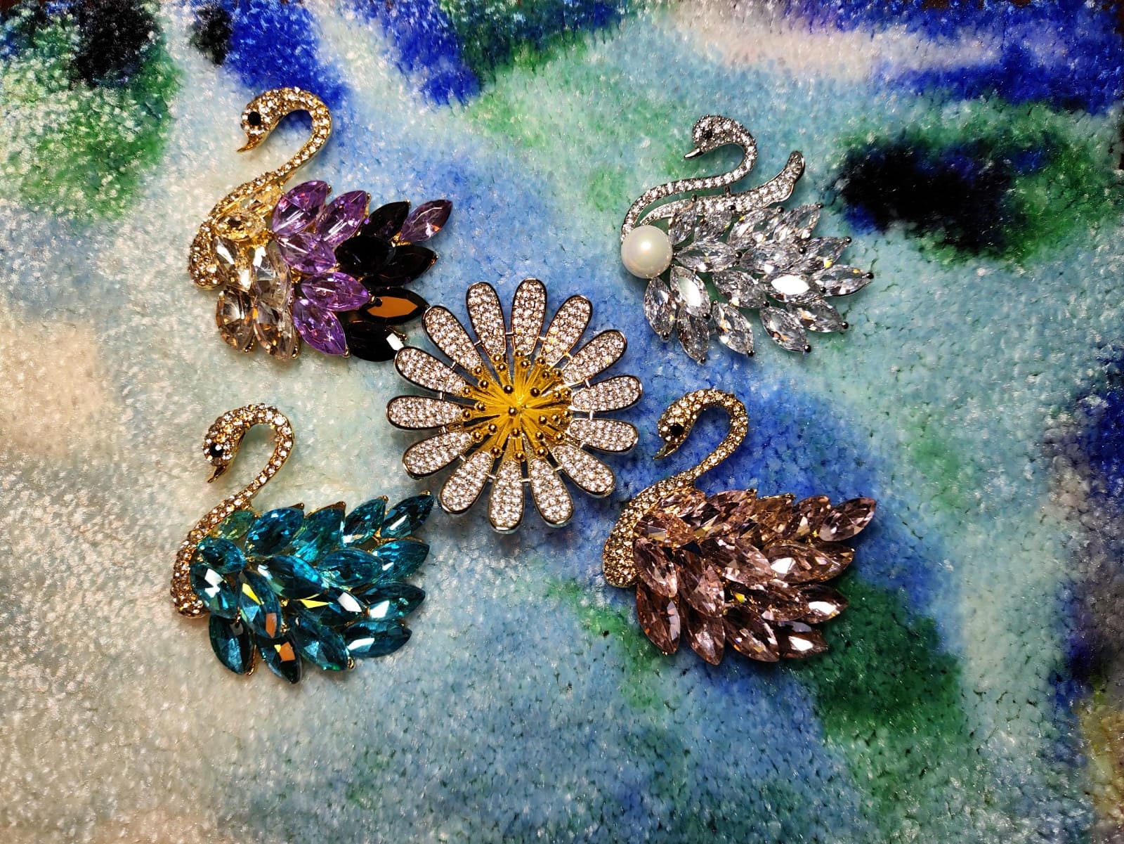 Broche Cygne Métal Doré Avec Plume Blanche - Superbe - Neuf Sans Emballage