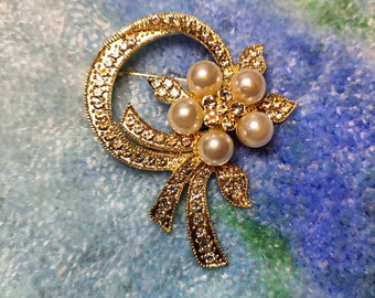 broche de lazo redondo - detallado - brillo - hermoso - blanco - perlas - único