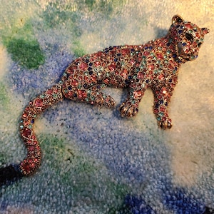 Panther brooch pin - detailed - glitter - beautiful - red - animal - gift - unique - necklace