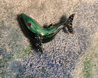 whale brooch pin - detailed - glitter - beautiful - animal - sea - gift - unique - necklace - enamel - green