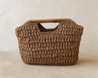 Braune, gewebte Henkeltasche, kleine Handtasche mit Struktur, handgefertigte Sommer-Statement-Tasche