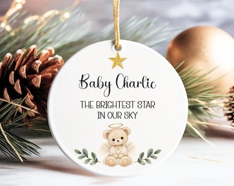 Adorno navideño personalizado conmemorativo para bebé, adorno de cerámica con forma de osito de peluche ángel, recuerdo navideño, regalo de condolencia por la pérdida de un bebé.