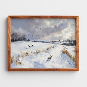 Puede incluir: Pintura de paisaje enmarcada que representa un campo nevado con liebres y aves bajo un cielo nublado. La obra de arte se presenta en un marco de madera. La paleta de colores se compone principalmente de blancos, grises y marrones, evocando una escena invernal.