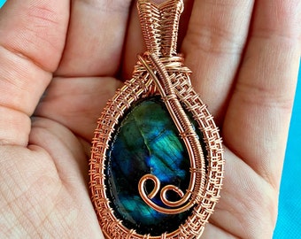 Grande ciondolo di cristallo di labradorite, pietra di cristallo dello zodiaco in rame, grande pietra portafortuna