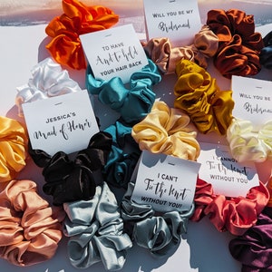 Brautjungfer Scrunchie Haargummi Vorschlag | Weiches Satin Scrunchie |Elastische Haarschleife |Selbstgemachte Scrunchies | Jumbo | Große | Geschenk für sie | Mittel