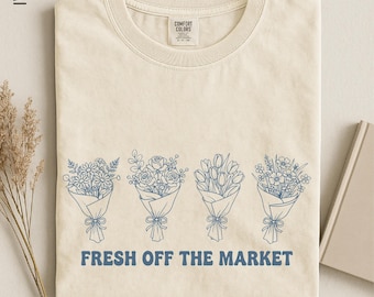 Camiseta floral recién salida del mercado, camiseta para futura esposa, regalo de compromiso, camiseta divertida con colores reconfortantes para novias, camiseta estética de prometido con dinero antiguo