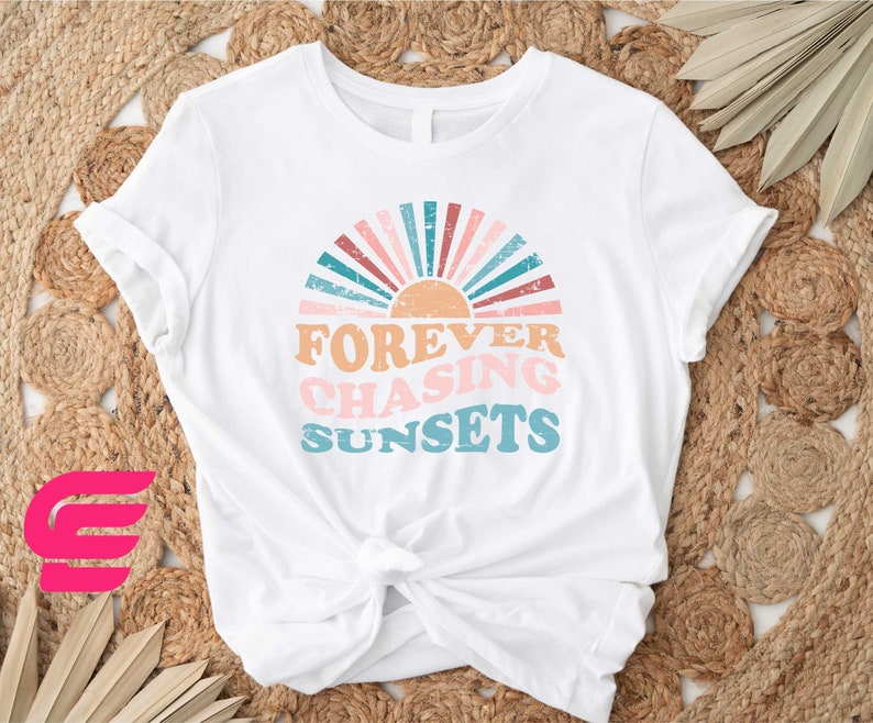 Forever Chasing Sunsets Shirt, Sunset Shirt, Sun Shirt, Summer Shirt, Beach Shirt, Summer Vacation Shirt,Girls Trip Shirts,Beach Vibes Shirt immagine 1