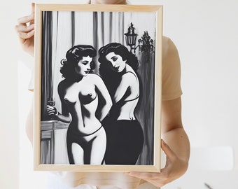 Peut inclure: Une illustration en noir et blanc encadrée de deux femmes. Une femme tient un verre de vin et l'autre femme se tient derrière elle. L'illustration est sur fond de fenêtre avec des rideaux.