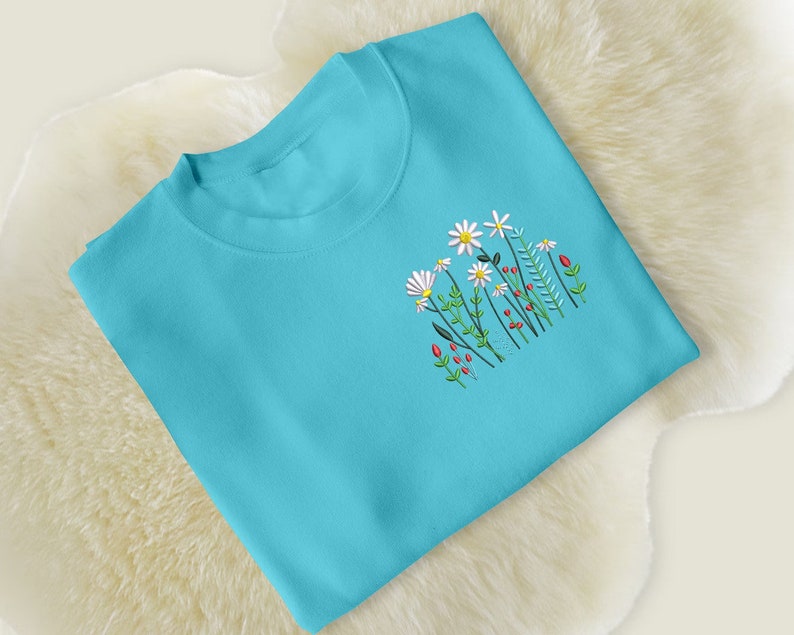 Embroidered Flowers Sweater, Daisy Flowers Nature Sweatshirt