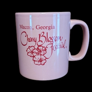 Macon Georgia Cherry Blossom Festival Rosa mugg tillverkad i England av Staffordshire Kiln Craft