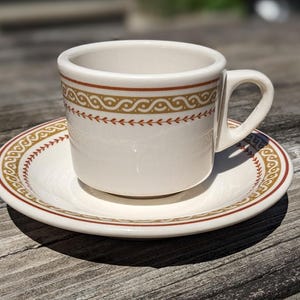 Shenango China Anchor Hocking Restaurant Diner Ware Kaffee Teetasse und Untertasse mit Gold Serpentin und Rot Streifen Dekoration