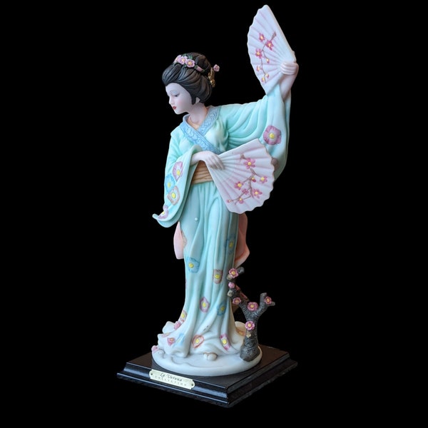 La Verona Collections Figurine orientale en résine, fleur de cerisier, geisha avec éventails, 40 cm (15 po.)