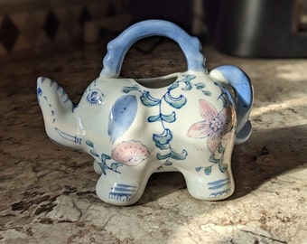 Vintage 1940’s Shawnee Pottery USA Elephant Creamer Pitcher 4.5