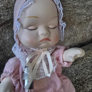 Morgana, la Muñeca Embrujada: Espíritu extremadamente raro/Recipiente activo de Cristales de Ciervo Blanco