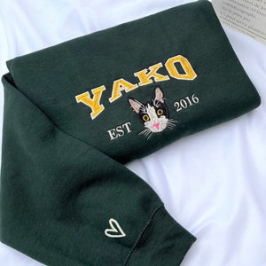 Pet Memorial Gift for Her - Personalized Cat Sweatshirt - Embroidered Pet Hoodie For Women - Cat T-shirt - Customized Pet Portrait