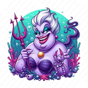 Pu&ograve; includere: Un'illustrazione di cartone animato di Ursula, la strega del mare de La Sirenetta, che tiene un tridente. Indossa un reggiseno di conchiglia viola e una collana con un ciondolo d'oro. Ha un sorriso malizioso e i capelli bianchi. Lo sfondo &egrave; blu turchese con bolle e alghe.