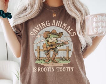 Funny Veterinarian Frog Shirt, Saving Animals Shirt, Veterinary Assistant Gift, Vet Tech Grad Shirt, Emergency Vet Hospital Receptionist Tee