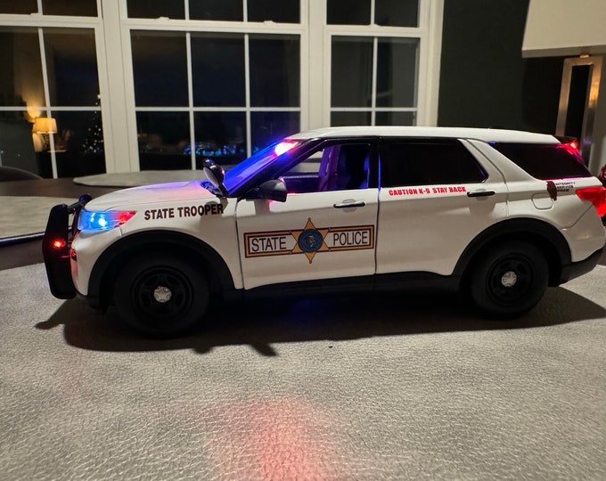 1/18 Scale CA Sheriffs Department Model Police Car Replica With Working Lights and 4 Tone Siren