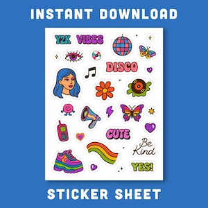 Puede incluir: Una hoja de pegatinas con fondo azul con varios diseños retro coloridos. Incluye una bola de discoteca, mariposas, la cara de una mujer, un arcoíris y texto que dice "Y2K VIBES", "DISCO", "CUTE", "Be Kind" y "YES!". También se ven las palabras "INSTANT DOWNLOAD" y "STICKER SHEET".