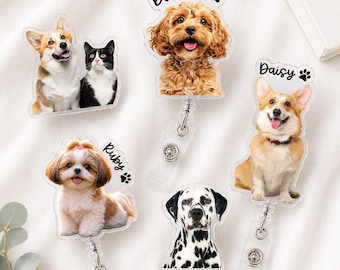Porte-badge rétractable personnalisé avec photo d'animal de compagnie, idéal pour les infirmières, les enseignants et les vétérinaires. Cadeau parfait pour les amoureux des chiens.