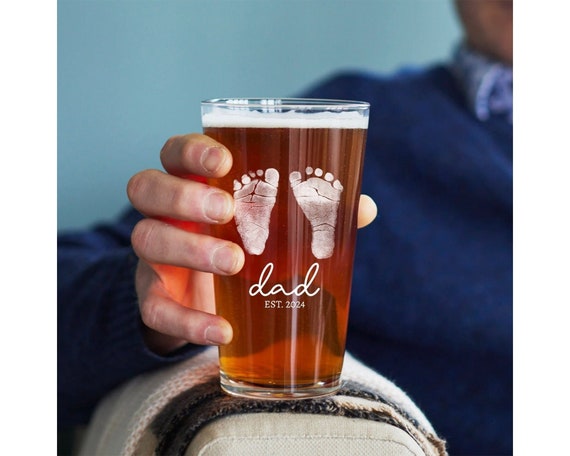Custom Baby Footprint Pint Glass, Dad to Be Gift, First Father's Day Gift, 1st time Dad, Gift for New Dad, Dad est 2025, Expecting Dad Gifts
