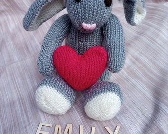 Emily Bunny : peluche douce et sympathique en tricot pour bébés et enfants