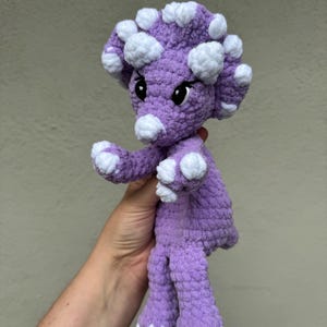 Padrão aconchegante de Teresa, o Triceratops