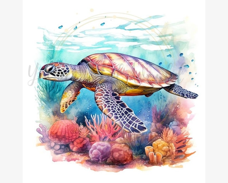 Pu&ograve; includere: Illustrazione ad acquerello di una tartaruga marina che nuota sott'acqua. La tartaruga ha un guscio marrone e giallo, con un motivo sulle pinne. Lo sfondo presenta coralli e piante acquatiche in tonalit&agrave; di rosso, arancione e viola.