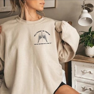 Le serpent et les ailes de la nuit | Sweat-shirt ras du cou | Nous mourrons probablement demain Montrez-moi quelque chose qui vaut la peine d&#39;être vécu