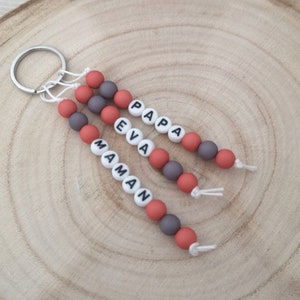 Llavero de cuentas acrílicas, excelente idea de regalo, personalizable de 1 a 5 nombres