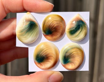 1 pieza Cabujón de concha de opérculo - Ojo de Shiva ovalado de parte posterior plana Piedras preciosas costeras naturales - Suministros para cordón de macramé para engaste de anillo colgante E11-WE