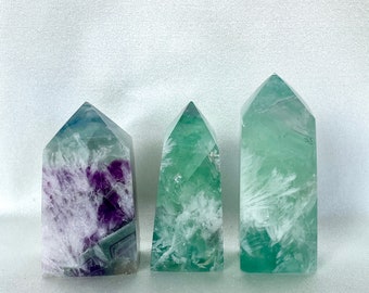 フォスフォシデライト　ポイント　タワー　水晶 フォスフォシデライトポイントタワー 1個 - 紫色のクリスタル 宝石