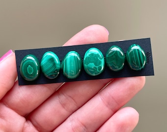 1 st malachiet ovale cabochon - gladde platte achterkant groene malachiet hoge koepel - natuurlijke edelstenen doe-het-zelf benodigdheden voor het maken van ringen stenen E5