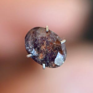 Natuurlijk bloeddoorlopen ioliet 10 mm gefacetteerd ovaal - zeldzame cordieriet hematiet insluitsels regenboog confetti - ringsieraden maken (C2-W11) afbeelding 2